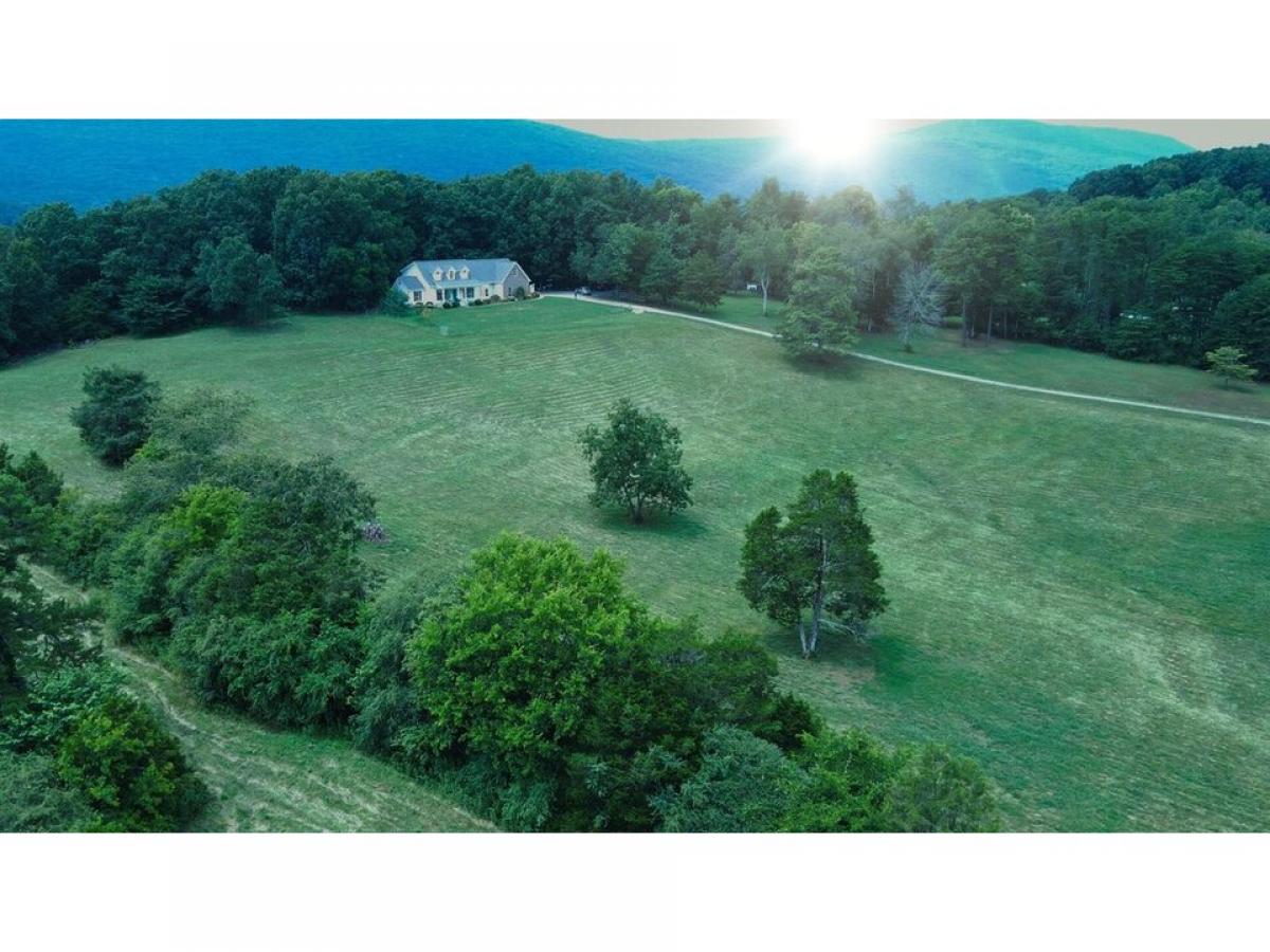 Picture of Home For Sale in Chickamauga, Georgia, United States