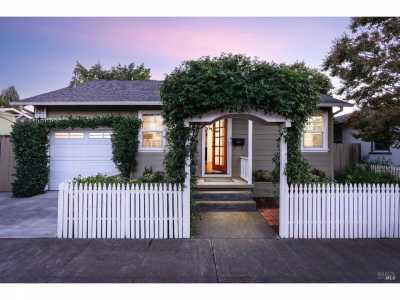 Home For Sale in Healdsburg, California