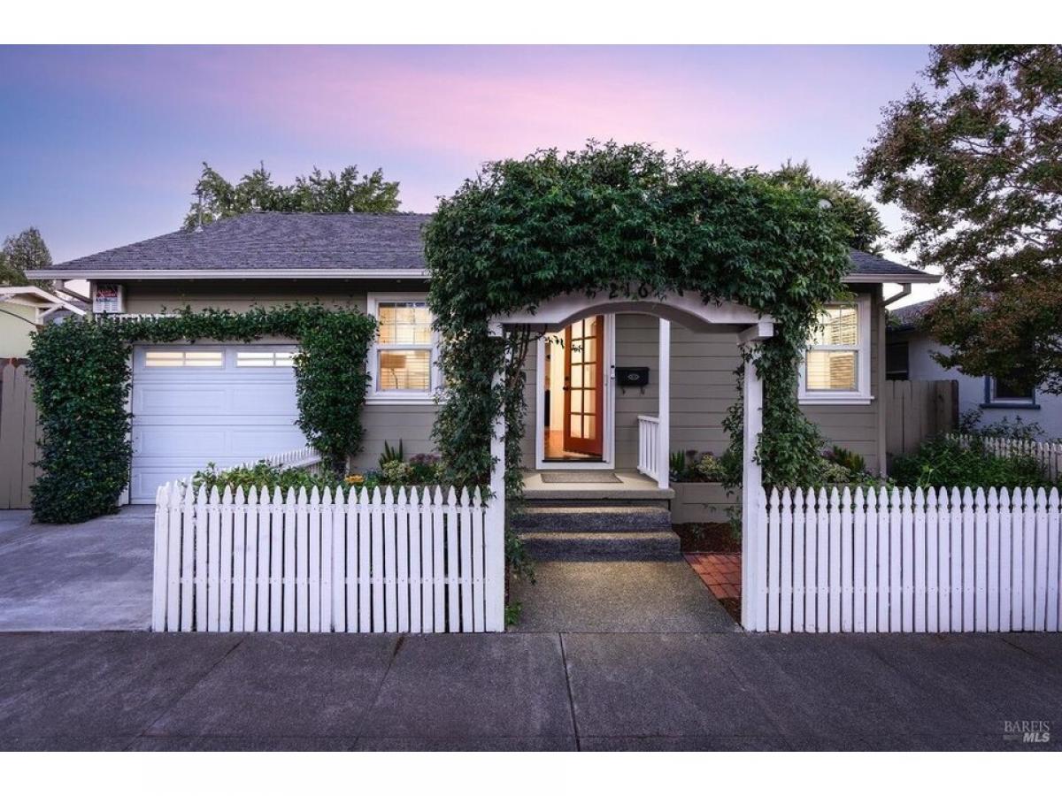 Picture of Home For Sale in Healdsburg, California, United States