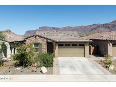 Home For Sale in Gold Canyon, Arizona