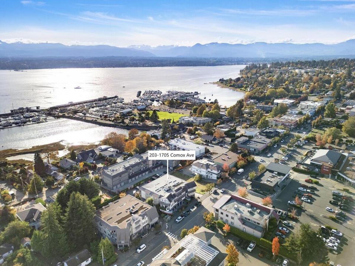 Picture of Condo For Sale in Comox, British Columbia, Canada