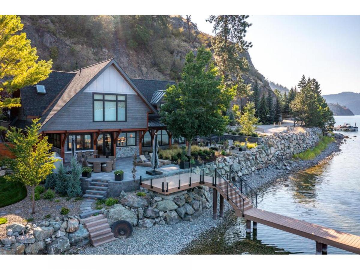 Picture of Home For Sale in Vernon, British Columbia, Canada