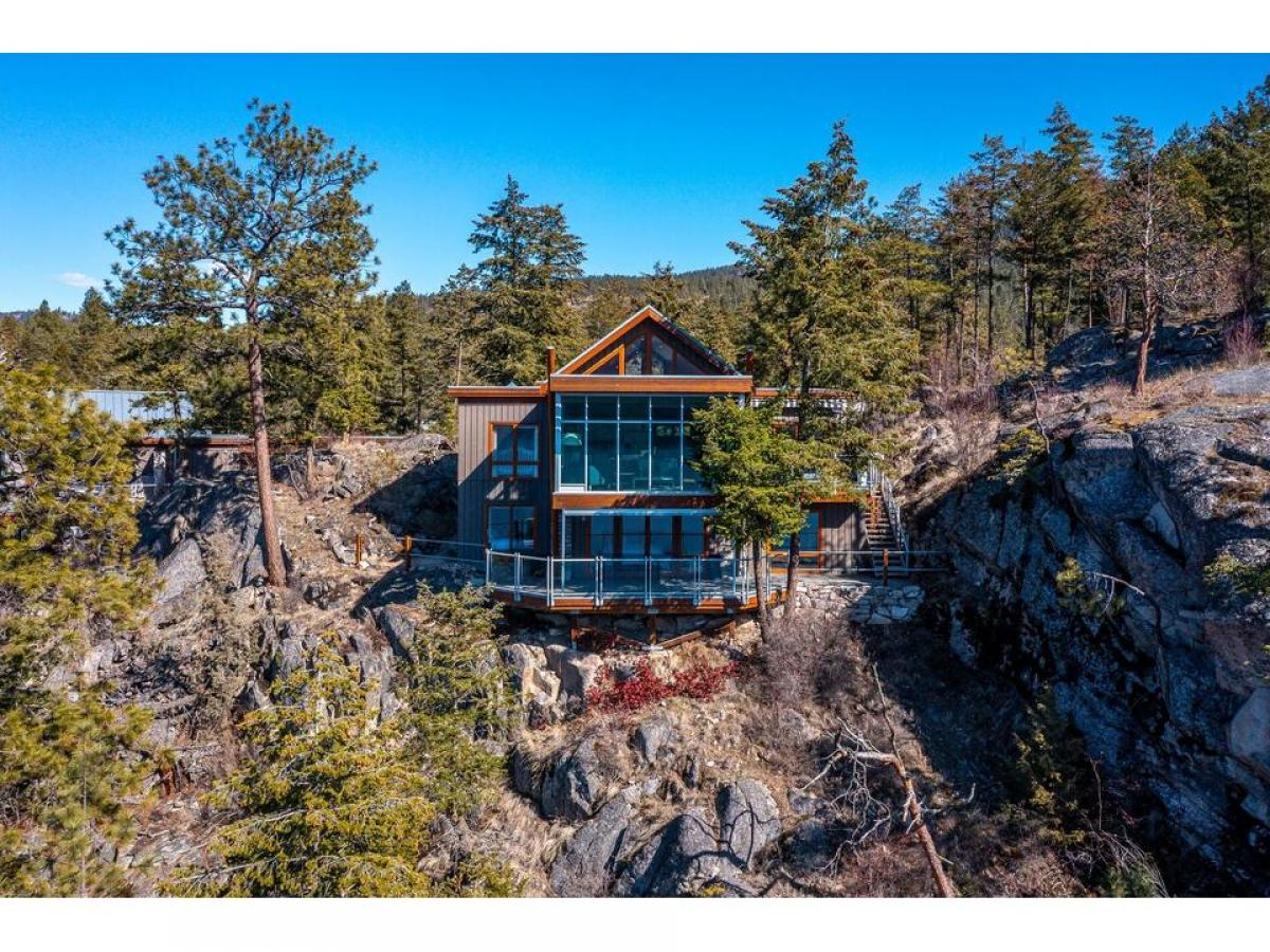 Picture of Home For Sale in Vernon, British Columbia, Canada