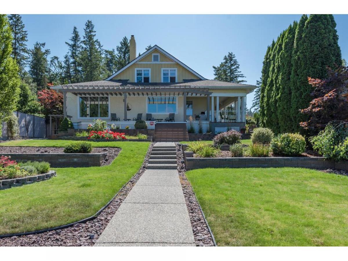 Picture of Home For Sale in Vernon, British Columbia, Canada