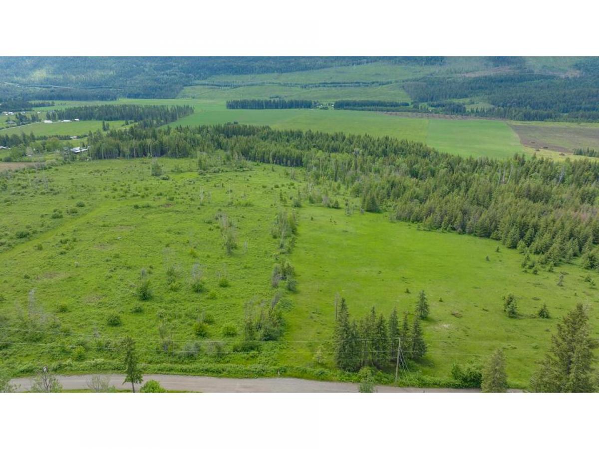 Picture of Residential Land For Sale in Cherryville, British Columbia, Canada