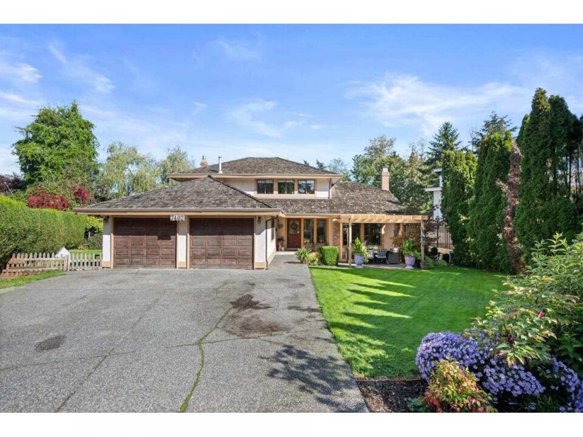 Picture of Home For Sale in Surrey, British Columbia, Canada