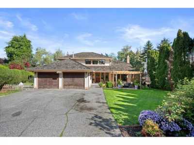 Home For Sale in Surrey, Canada