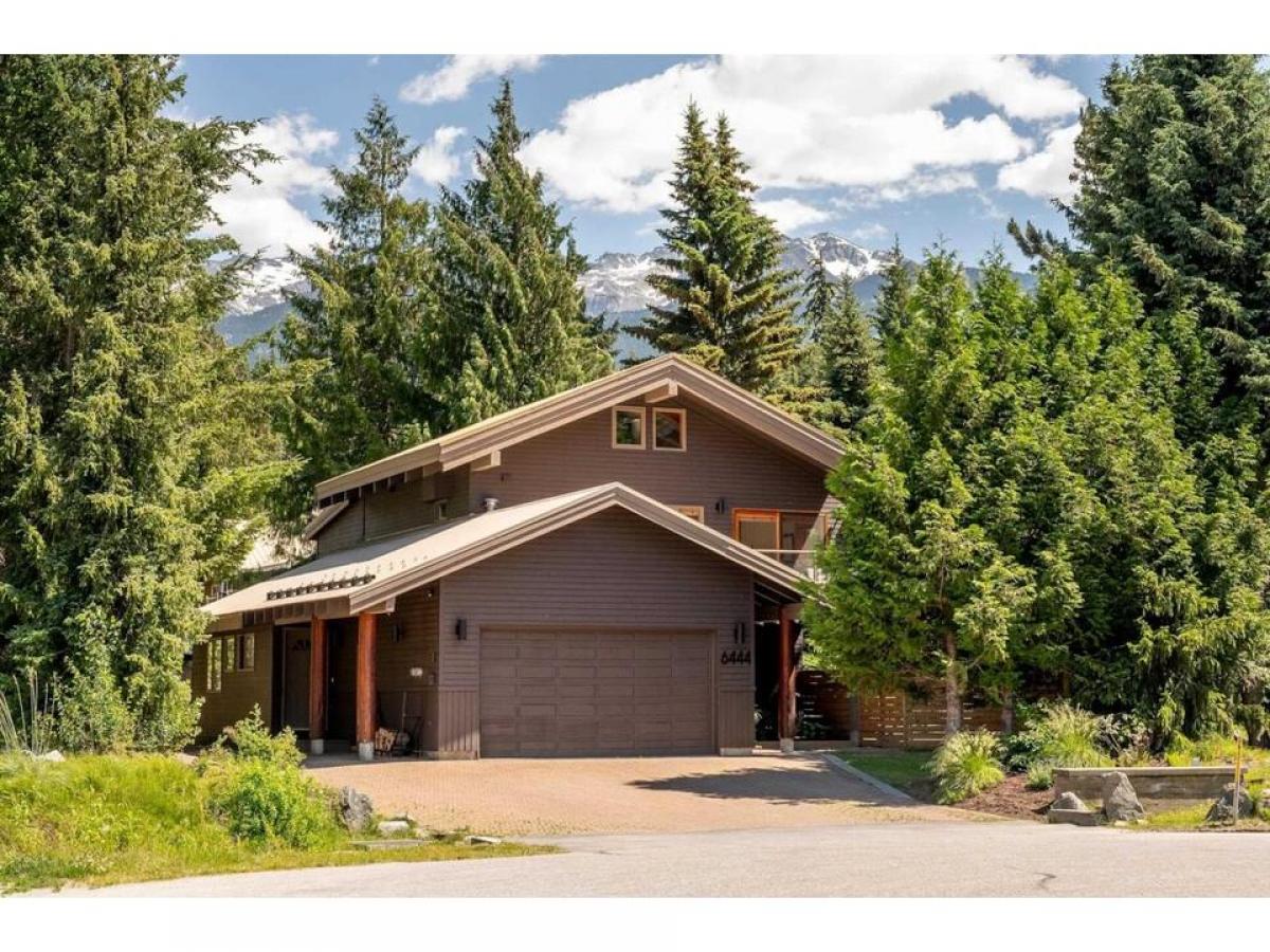 Picture of Home For Sale in Whistler, British Columbia, Canada