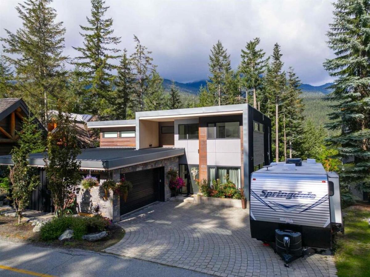 Picture of Home For Sale in Whistler, British Columbia, Canada