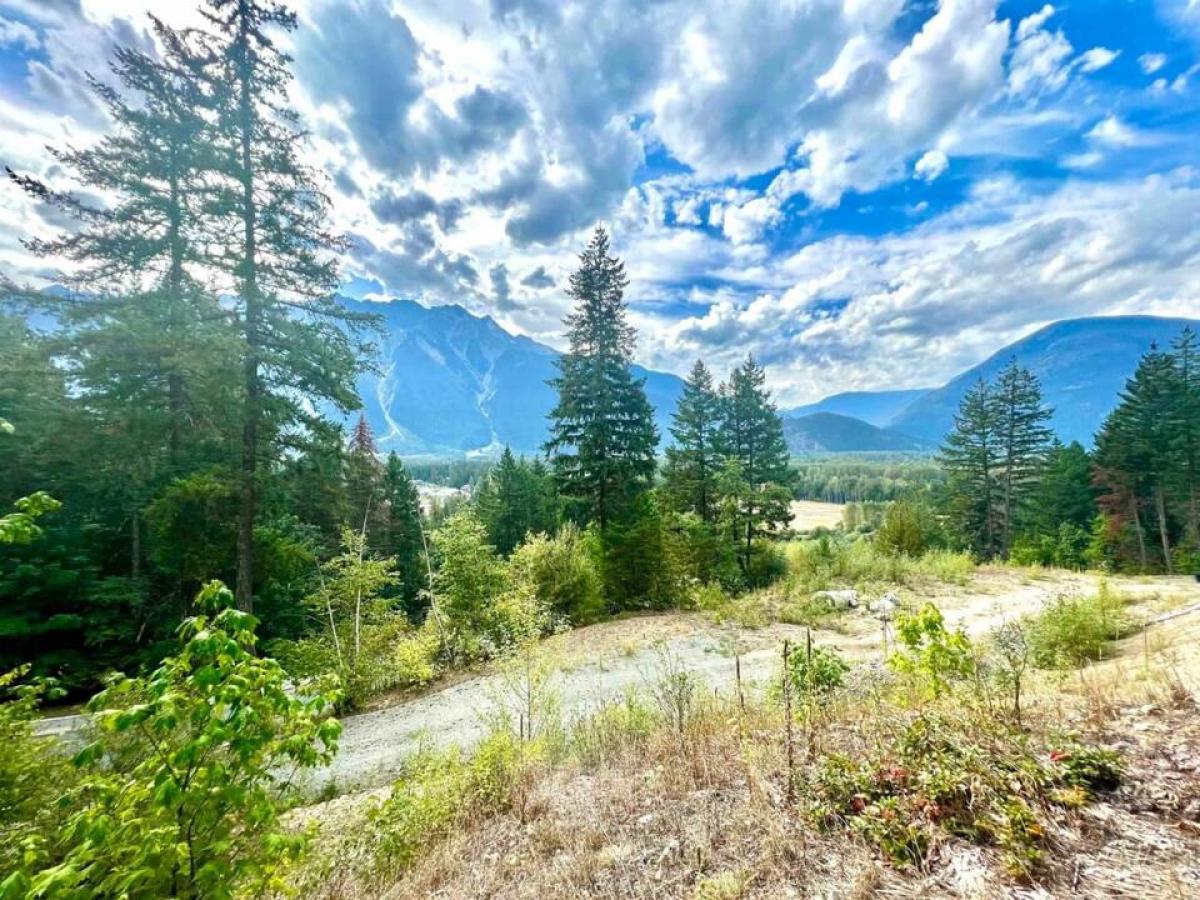 Picture of Residential Land For Sale in Pemberton, British Columbia, Canada