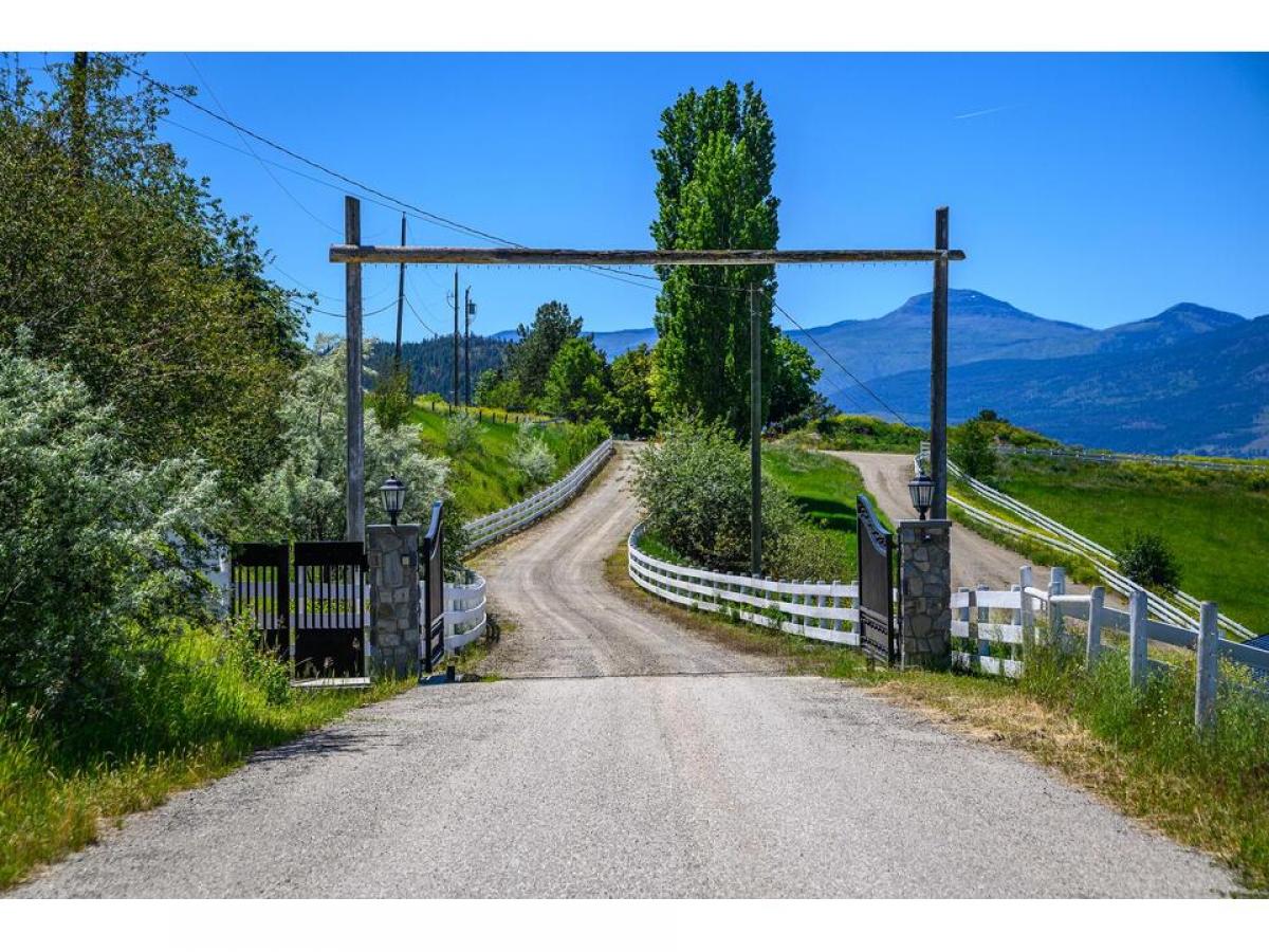 Picture of Home For Sale in Vernon, British Columbia, Canada