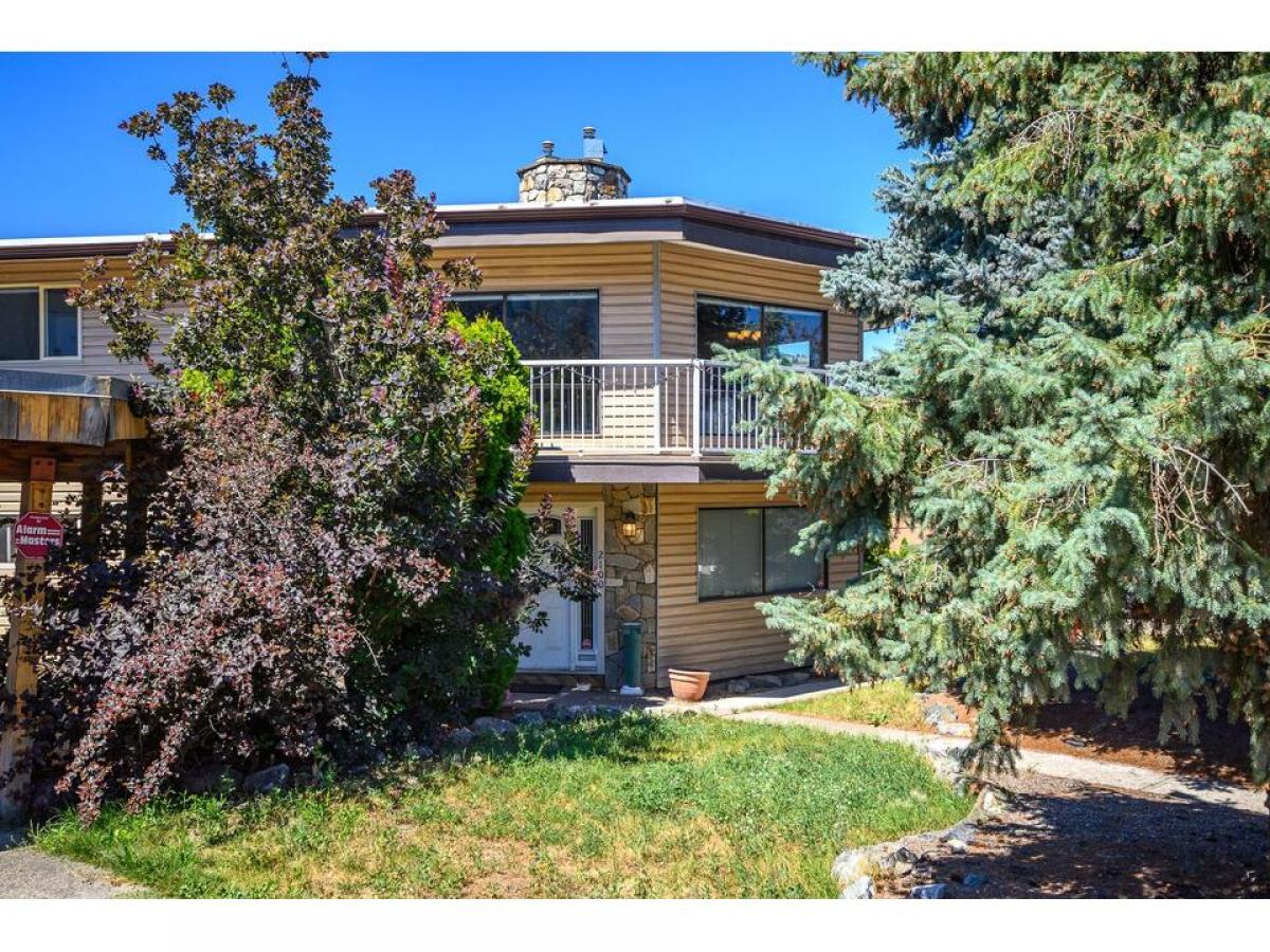 Picture of Home For Sale in Vernon, British Columbia, Canada