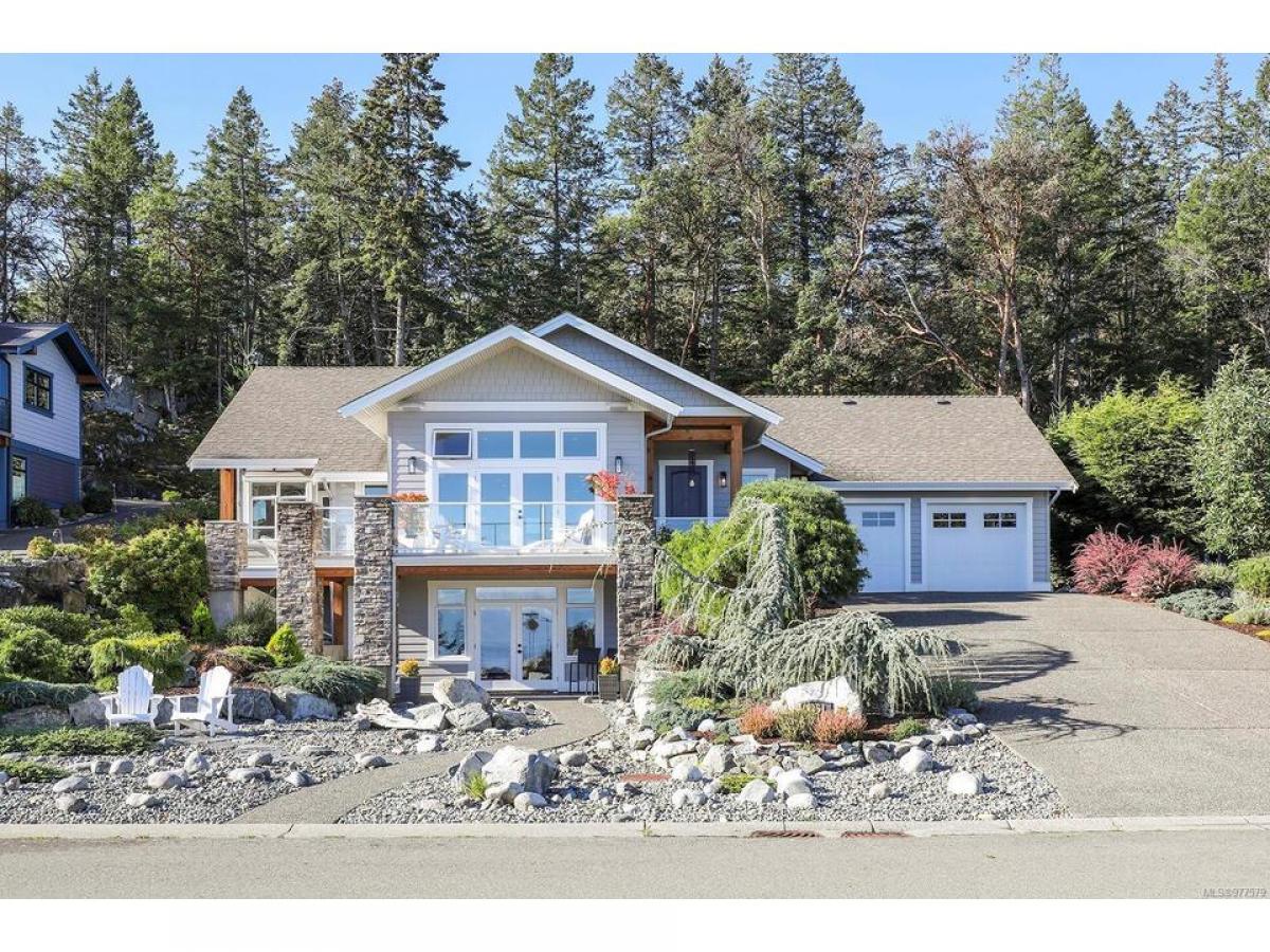 Picture of Home For Sale in Nanoose Bay, British Columbia, Canada