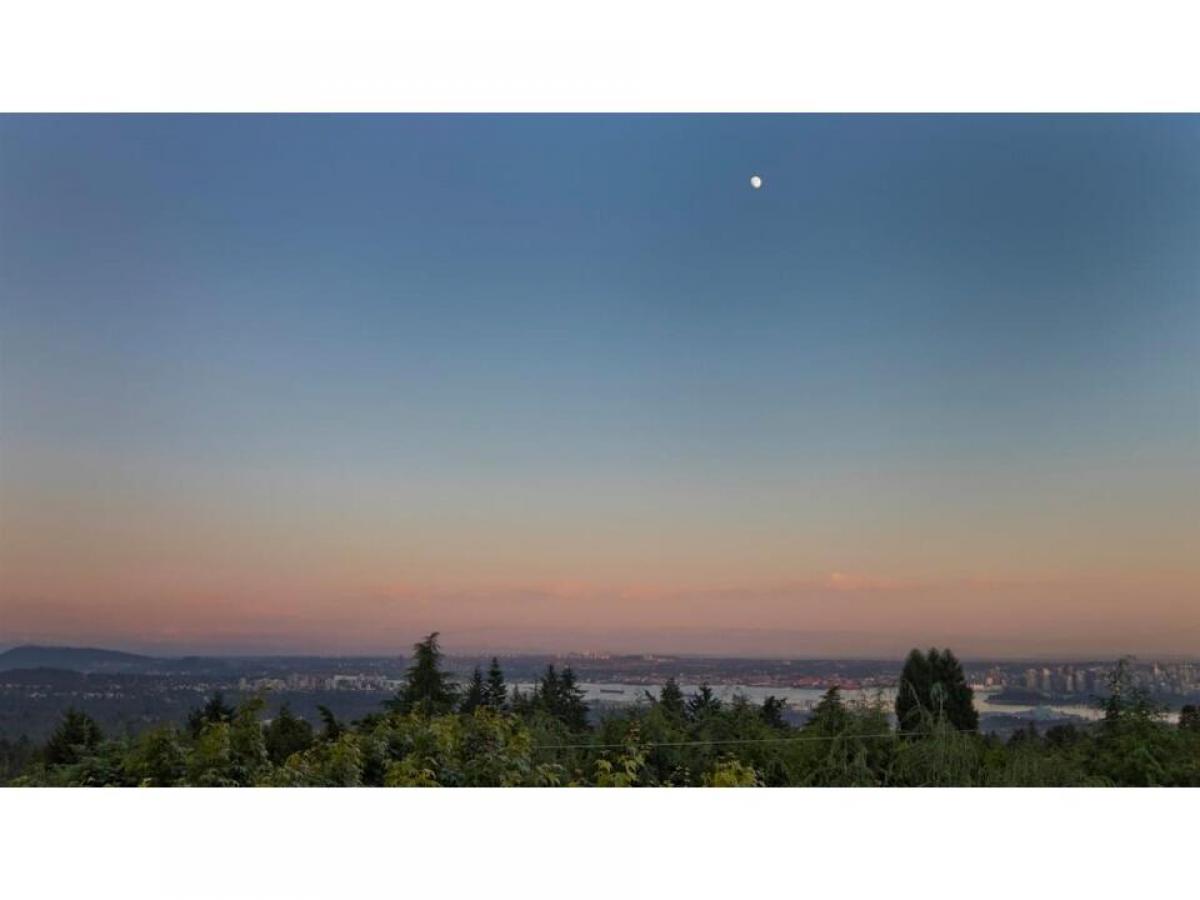 Picture of Home For Sale in West Vancouver, British Columbia, Canada