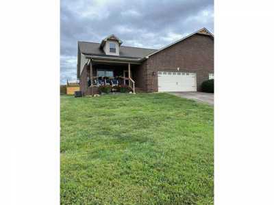 Home For Sale in Dandridge, Tennessee