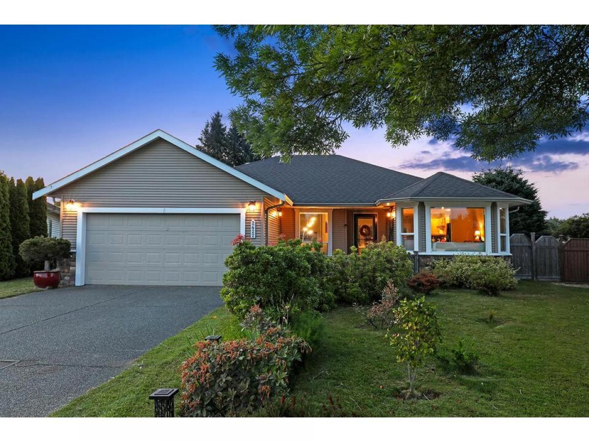 Picture of Home For Sale in Courtenay, British Columbia, Canada