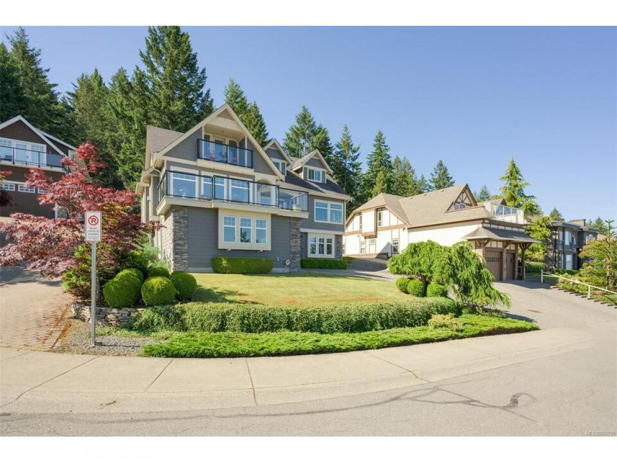 Picture of Home For Sale in Duncan, British Columbia, Canada