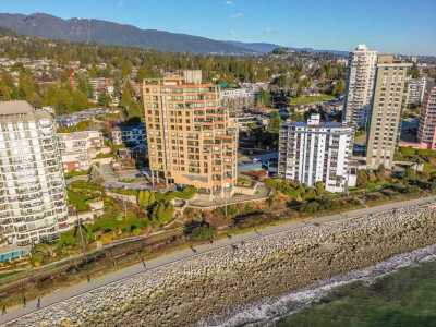 Condo For Sale in West Vancouver, Canada