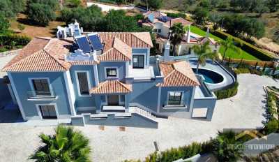 Villa For Sale in Loule, Portugal