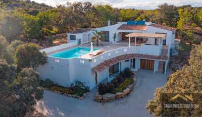 Villa For Sale in Santa Barbara De Nexe, Portugal