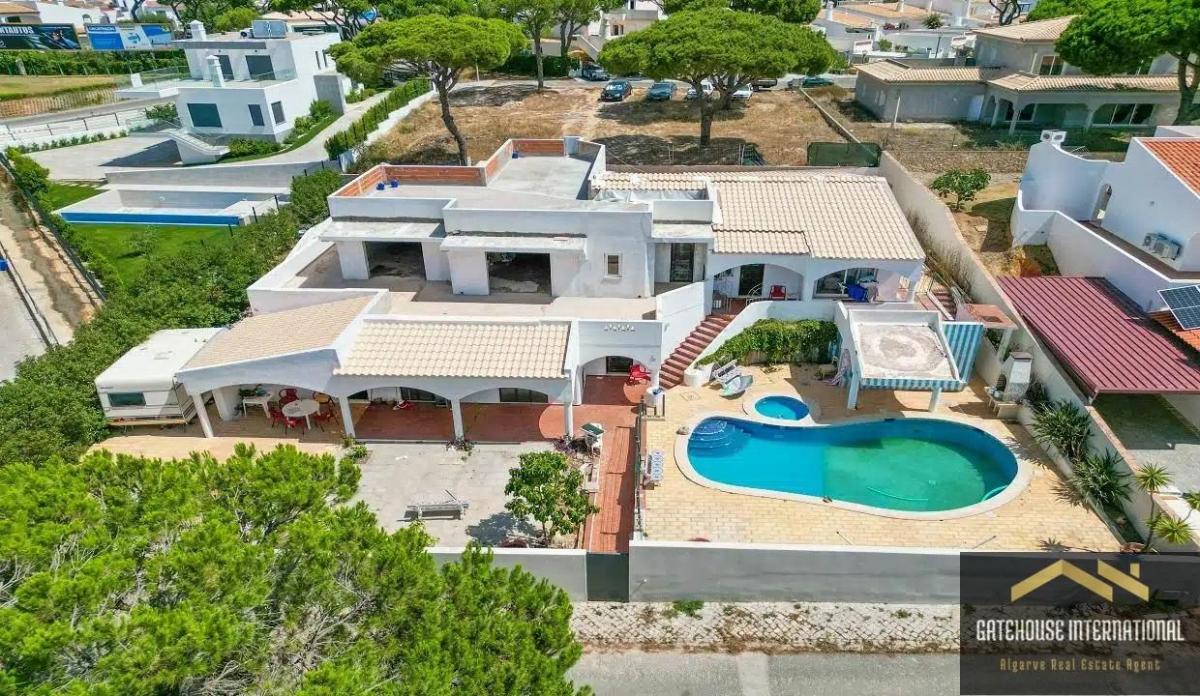 Picture of Villa For Sale in Quarteira, Algarve, Portugal