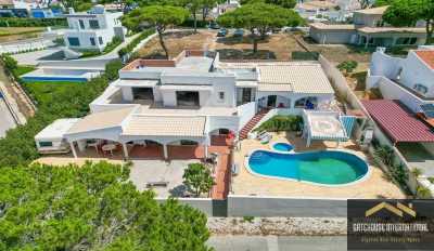 Villa For Sale in Quarteira, Portugal