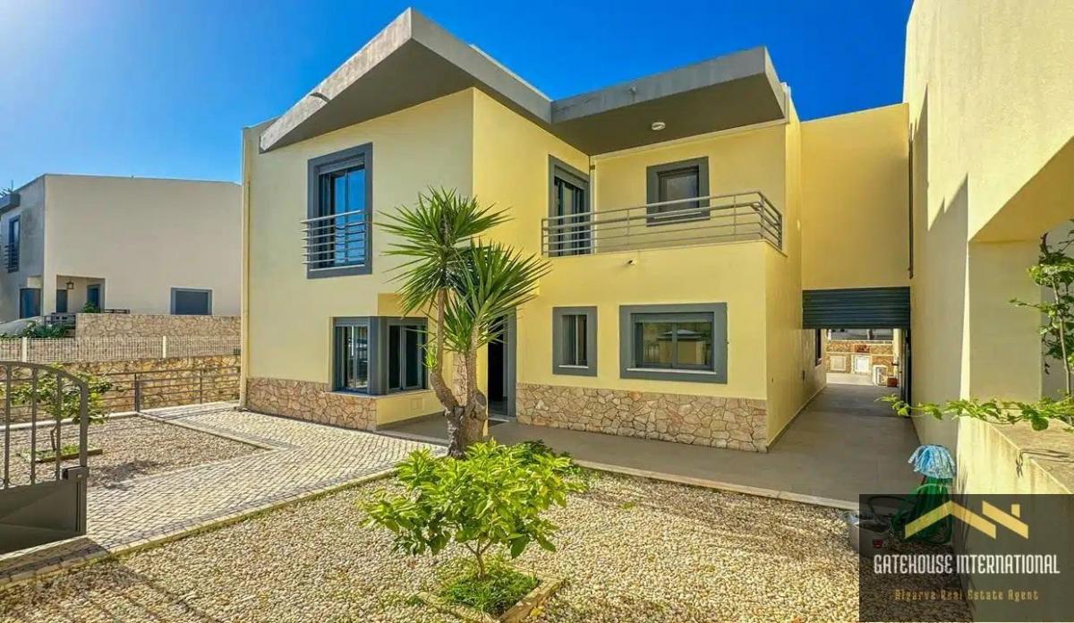 Picture of Villa For Sale in Quarteira, Algarve, Portugal