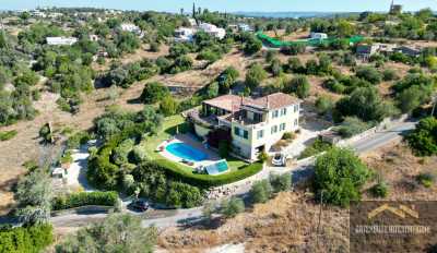 Villa For Sale in Loule, Portugal