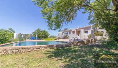 Villa For Sale in Carvoeiro, Portugal