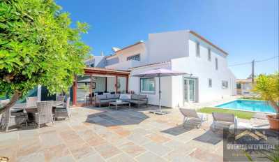 Villa For Sale in Quarteira, Portugal