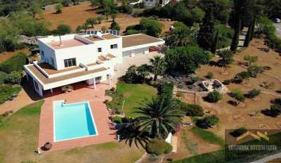 Villa For Sale in Santa Barbara De Nexe, Portugal