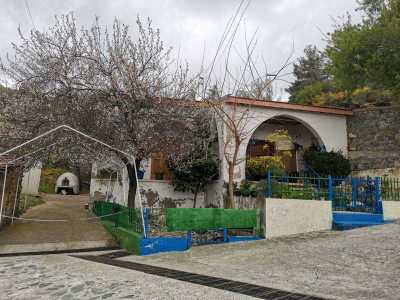 Home For Sale in Agioi Vavatsinias, Cyprus