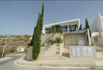 Home For Sale in Geroskipou, Cyprus