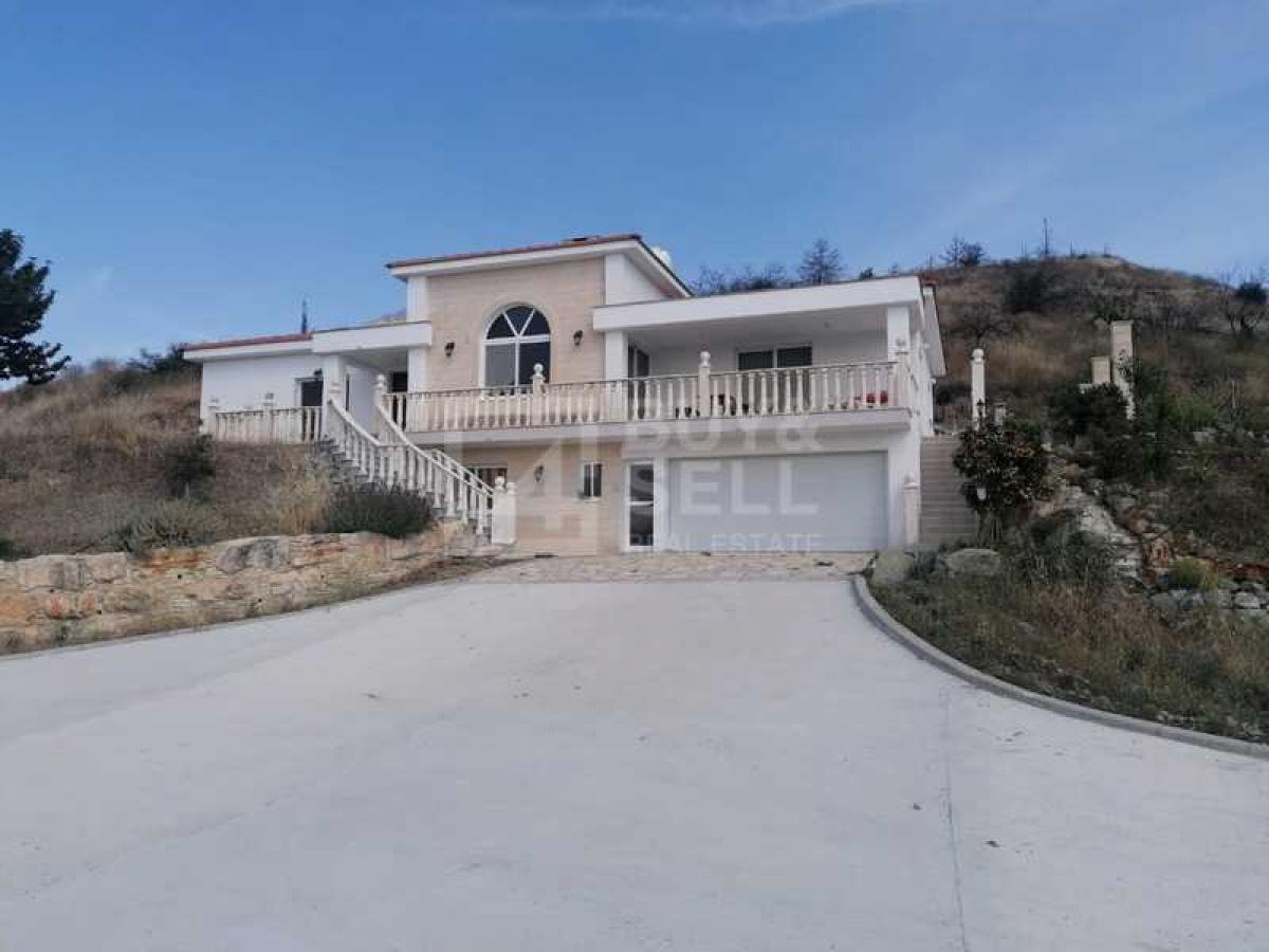 Picture of Home For Sale in Eptagoneia, Limassol, Cyprus