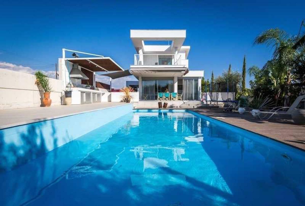 Picture of Villa For Sale in Ypsonas, Limassol, Cyprus