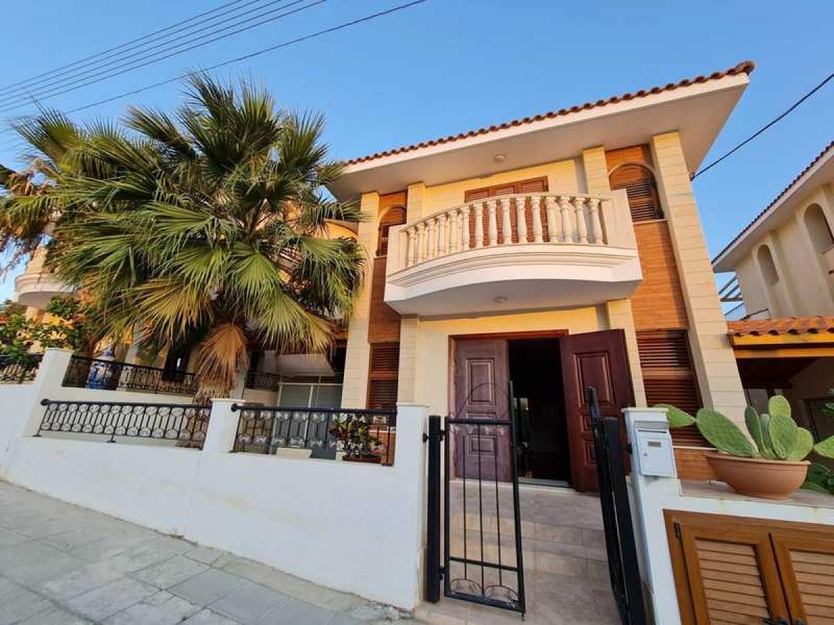 Picture of Villa For Sale in Agios Athanasios, Limassol, Cyprus