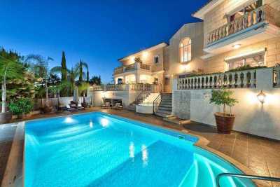 Villa For Sale in Agios Tychon, Cyprus