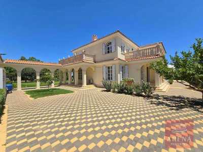 Villa For Sale in 