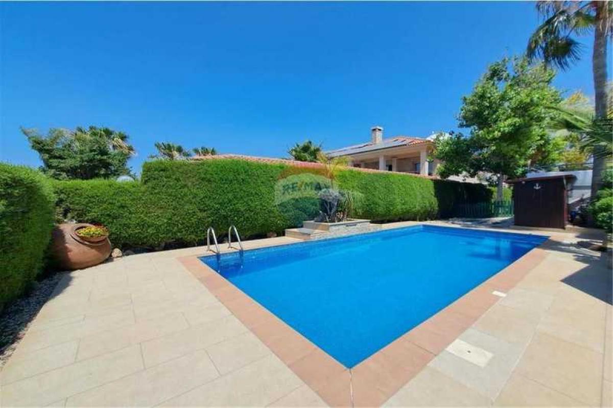 Picture of Villa For Sale in Potamos Germasogeias, Limassol, Cyprus