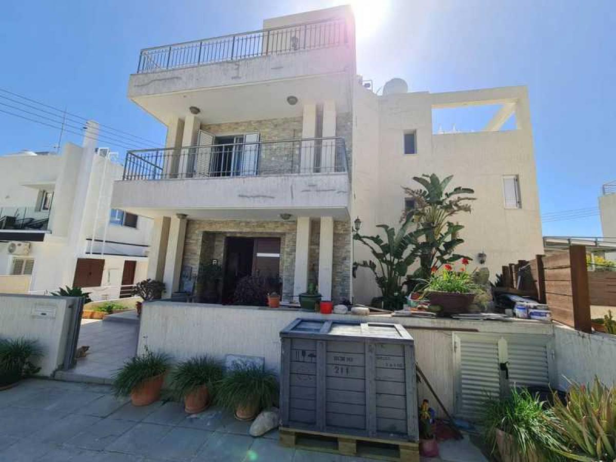 Picture of Villa For Sale in Agios Athanasios, Limassol, Cyprus