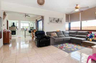 Villa For Sale in Kissonerga, Cyprus