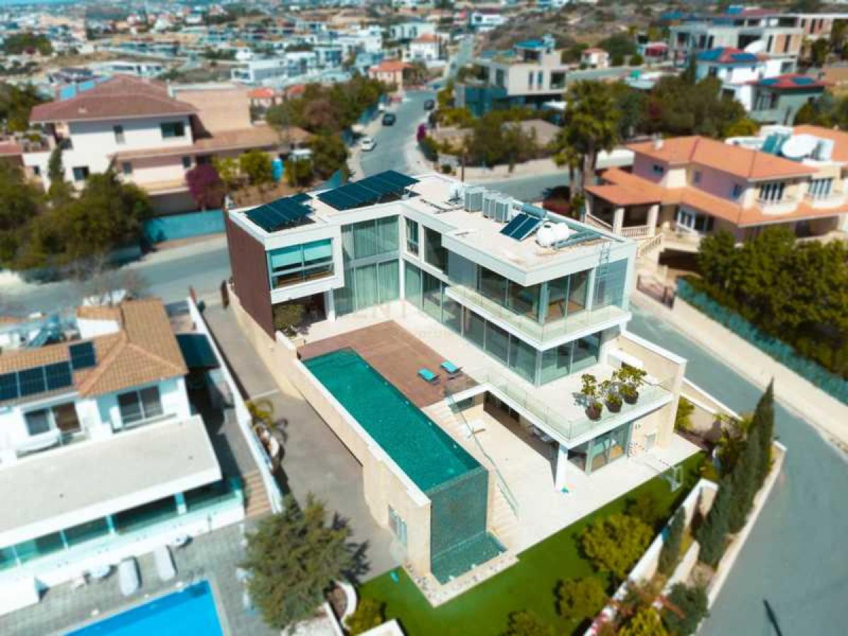 Picture of Villa For Sale in Germasogeia, Limassol, Cyprus