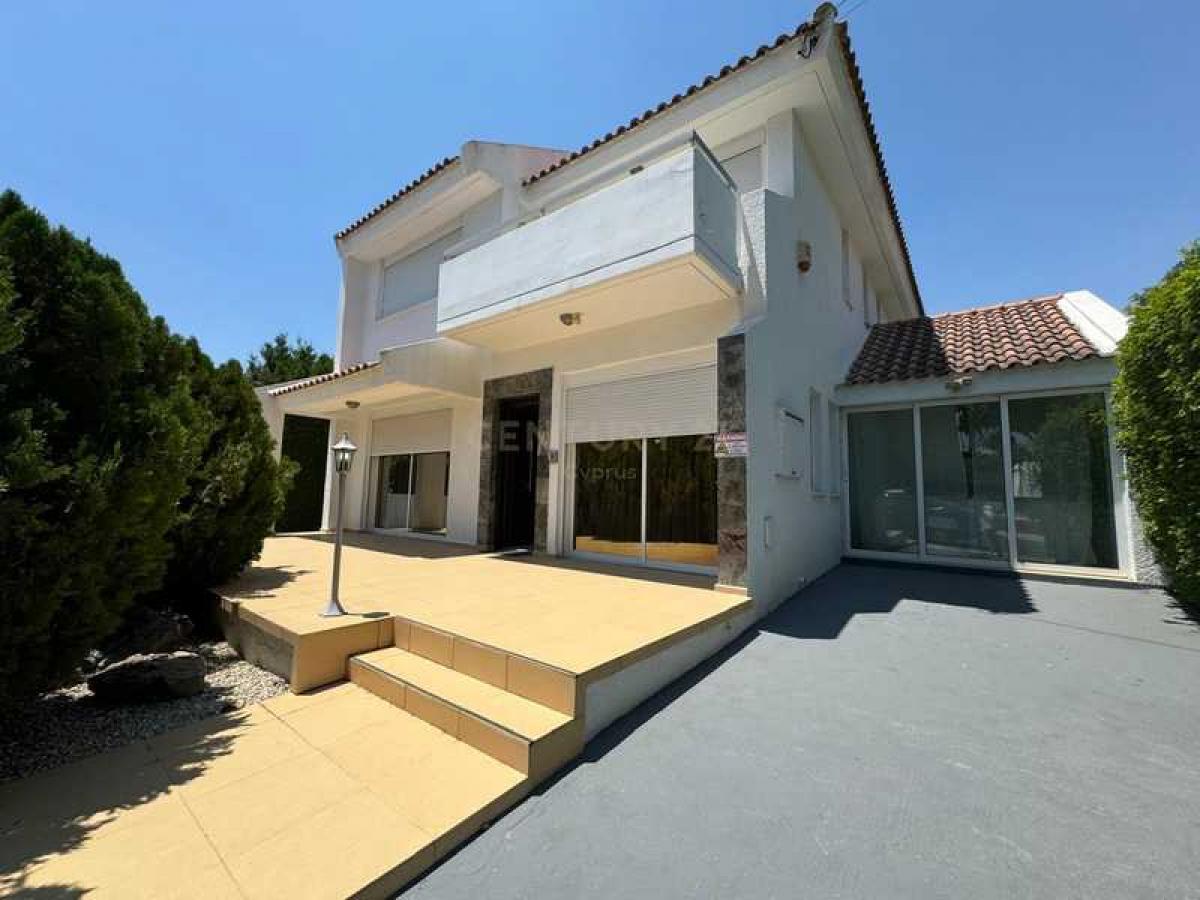 Picture of Villa For Sale in Agios Athanasios, Limassol, Cyprus