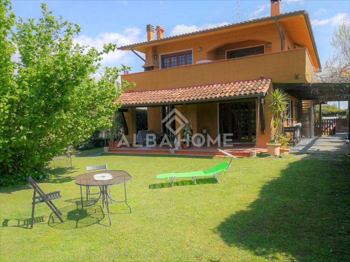 Picture of Villa For Sale in Forte Dei Marmi, Tuscany, Italy