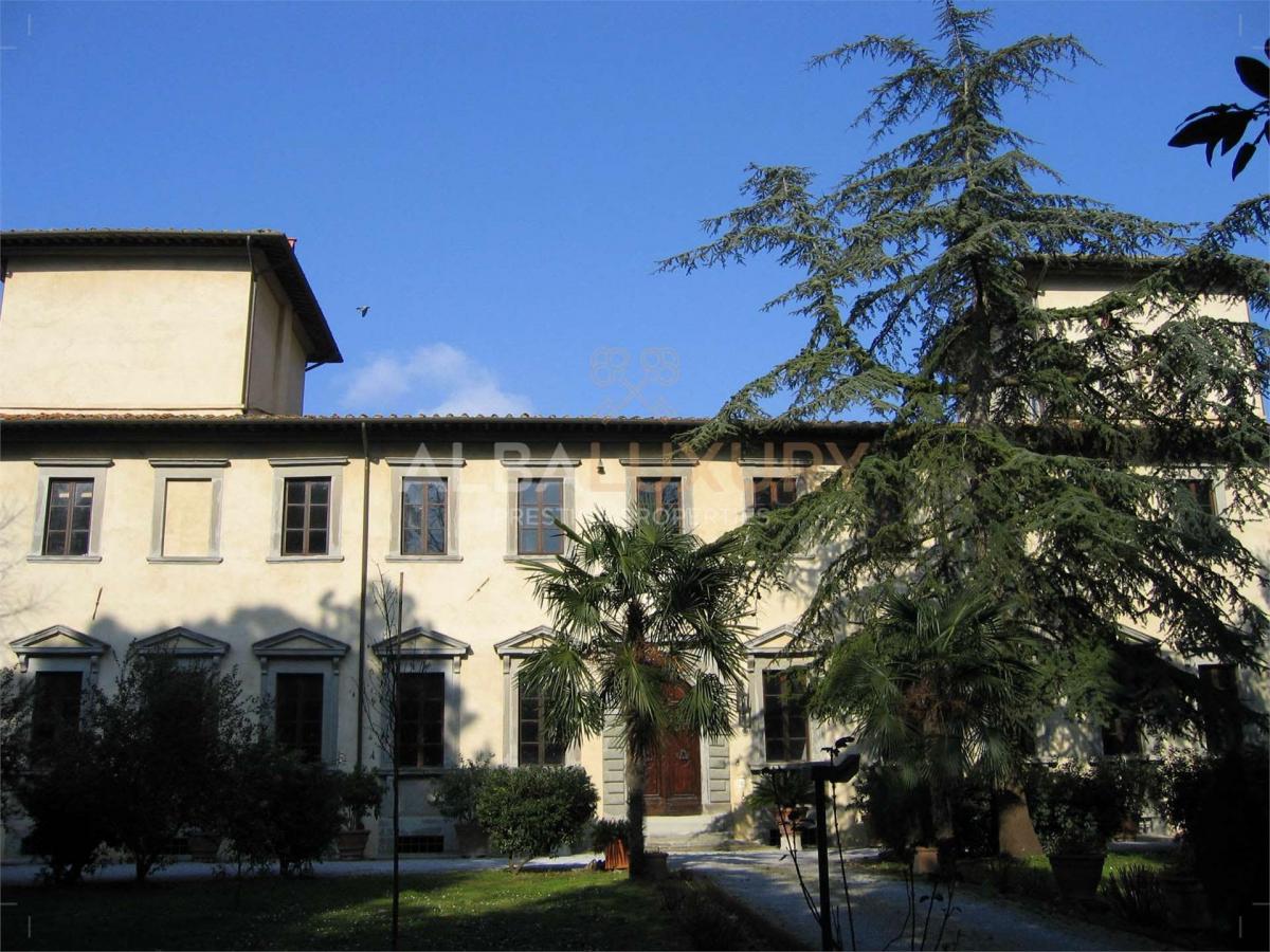 Picture of Villa For Sale in San Giuliano Terme, Tuscany, Italy