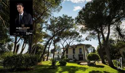 Villa For Sale in Passignano Sul Trasimeno, Italy