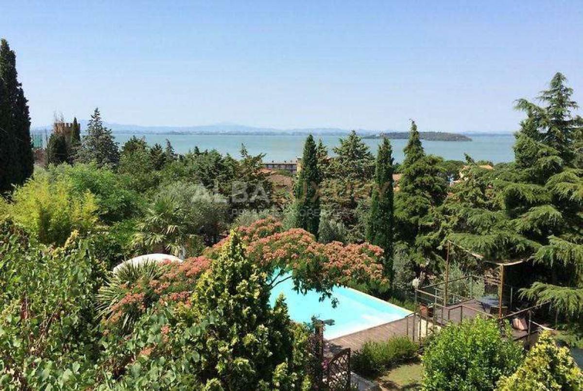 Picture of Villa For Sale in Passignano Sul Trasimeno, Umbria, Italy