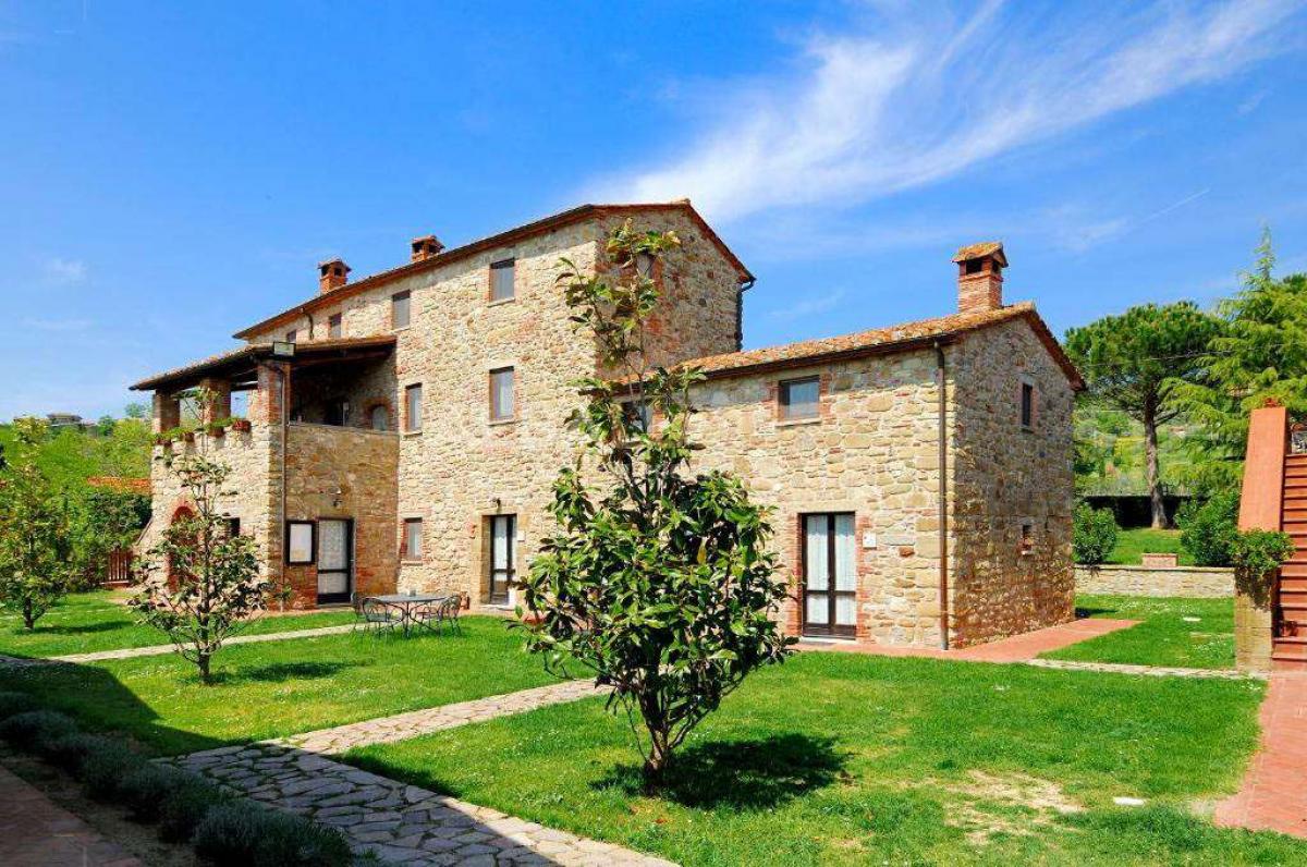 Picture of Villa For Sale in Tuoro Sul Trasimeno, Umbria, Italy