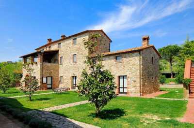 Villa For Sale in Tuoro Sul Trasimeno, Italy