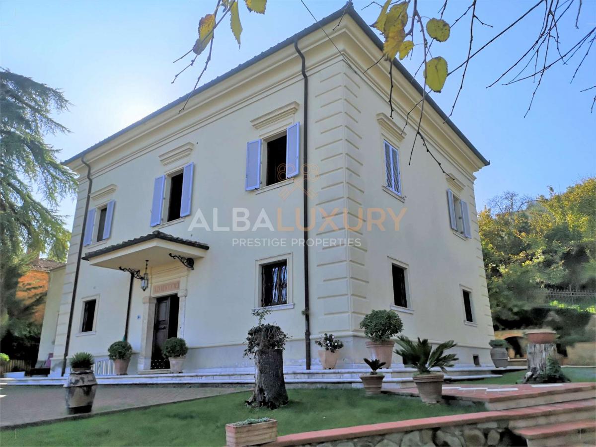 Picture of Villa For Sale in Sinalunga, Tuscany, Italy